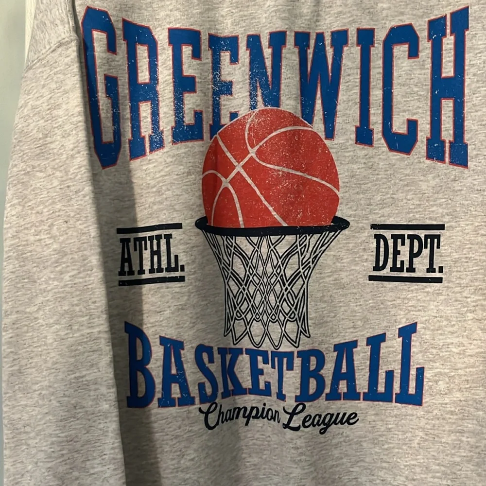 Altar’d State Greenwich Basketball Graphic Grey Sweatshirt Sz L/XL - Picture 2 of 9